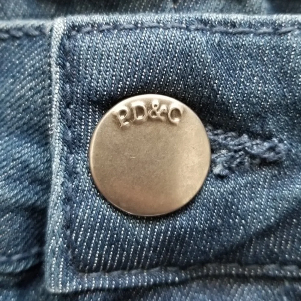 PD&C 28 button